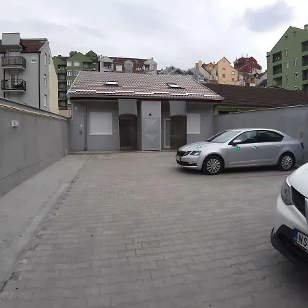 아파트 Away From With Private Parking 노비사드